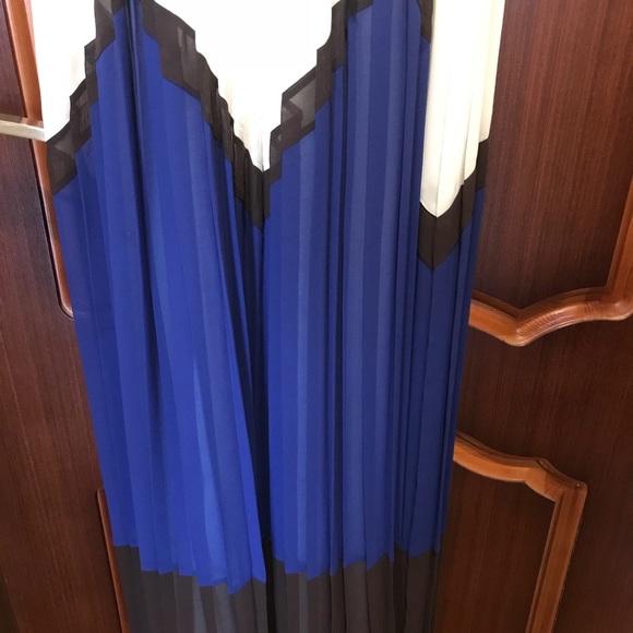 Dress - Picture 4 of 4